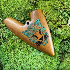 Kuripe Jaguár - kamenná intarze